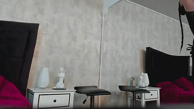 NahomyCarther online show from April 8, 2026, 11:06 pm