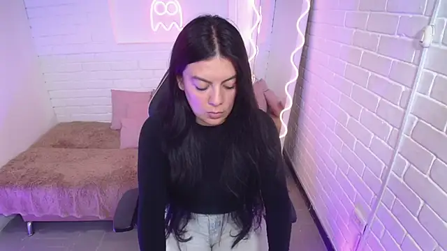 Coraline tay online show from October 10, 2025, 6:42 pm