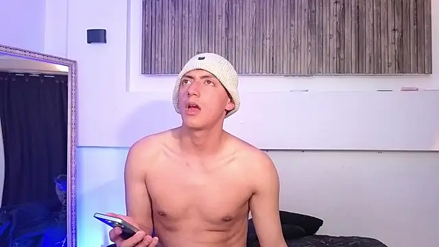 aron and paula online show from November 4, 2025, 4:05 am