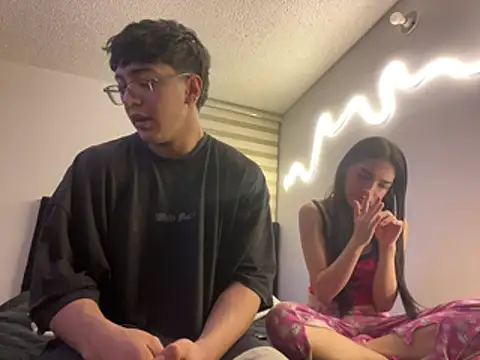 DesireLuxe online show from March 12, 2026, 7:45 am