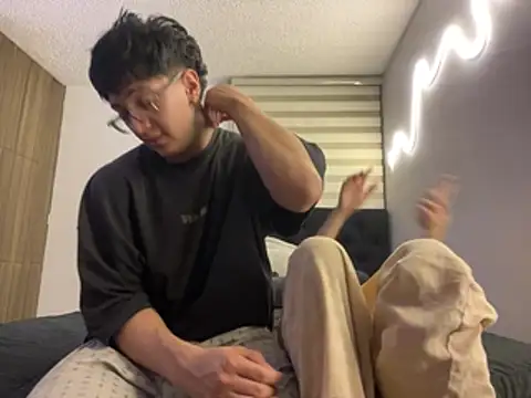 DesireLuxe online show from March 8, 2026, 9:12 am