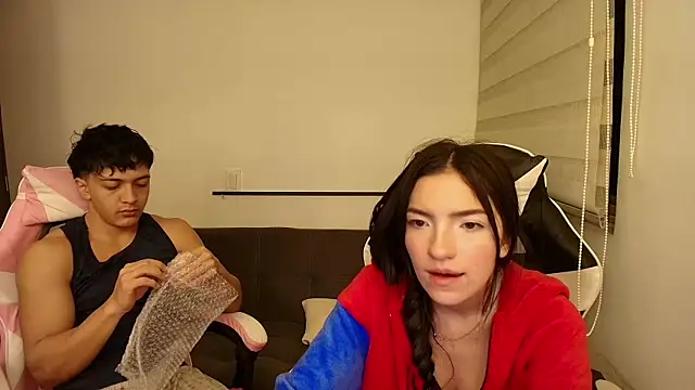 DesireLuxe online show from November 26, 2025, 7:19 am