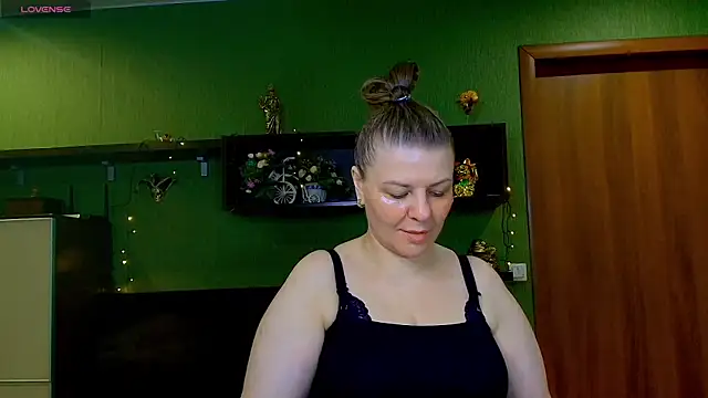 VeronikawGold online show from April 4, 2026, 11:17 am