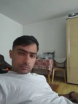 Snapshot of andreiiiii2025 chatting on May 26, 2026, 9:29 am andreiiiii2025 online show from May 26, 2026, 9:29 am