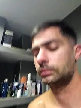 Snapshot of andreiiiii2025 chatting on November 27, 2025, 2:17 pm andreiiiii2025 online show from November 27, 2025, 2:17 pm