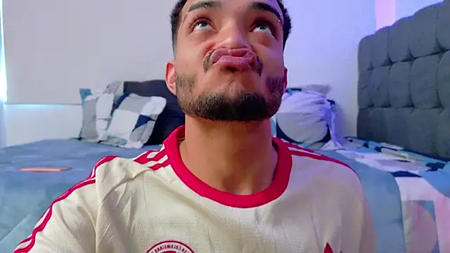 Snapshot of eross_chipre_ chatting on February 9, 2026, 8:40 pm eross chipre online show from February 9, 2026, 8:40 pm