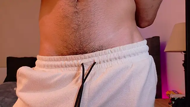 Snapshot of eross_chipre_ chatting on February 7, 2026, 7:44 pm eross chipre online show from February 7, 2026, 7:44 pm