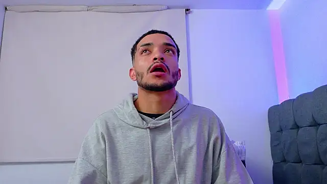 Snapshot of eross_chipre_ chatting on February 9, 2026, 3:48 am eross chipre online show from February 9, 2026, 3:48 am