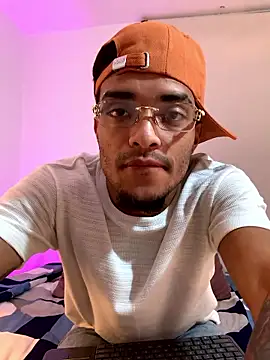 Snapshot of eross_chipre_ chatting on January 7, 2026, 7:13 am eross chipre online show from January 7, 2026, 7:13 am