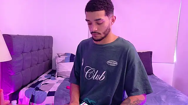 Snapshot of eross_chipre_ chatting on February 16, 2026, 10:29 pm eross chipre online show from February 16, 2026, 10:29 pm