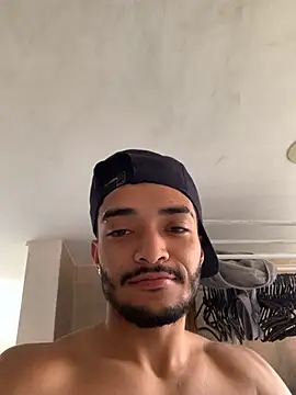 Snapshot of eross_chipre_ chatting on February 14, 2026, 9:48 pm eross chipre online show from February 14, 2026, 9:48 pm