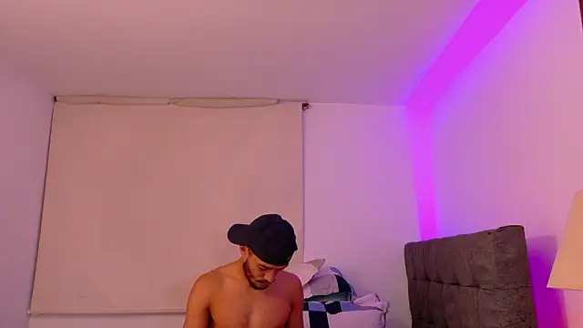 Snapshot of eross_chipre_ chatting on February 4, 2026, 3:45 am eross chipre online show from February 4, 2026, 3:45 am