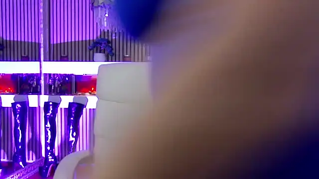 Snapshot of LadyTouch chatting on February 4, 2026, 12:05 am LadyTouch online show from February 4, 2026, 12:05 am