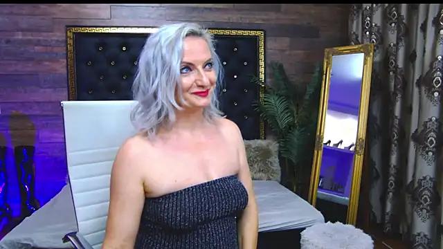 Snapshot of LadyTouch chatting on March 6, 2025, 7:25 am LadyTouch online show from March 6, 2025, 7:25 am