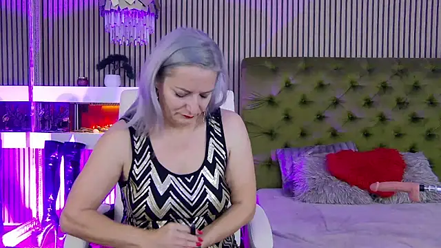 Snapshot of LadyTouch chatting on October 6, 2025, 12:23 am LadyTouch online show from October 6, 2025, 12:23 am