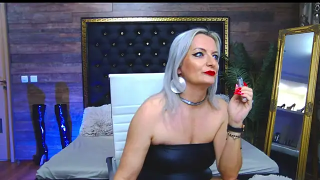 Snapshot of LadyTouch chatting on February 27, 2025, 4:46 am LadyTouch online show from February 27, 2025, 4:46 am