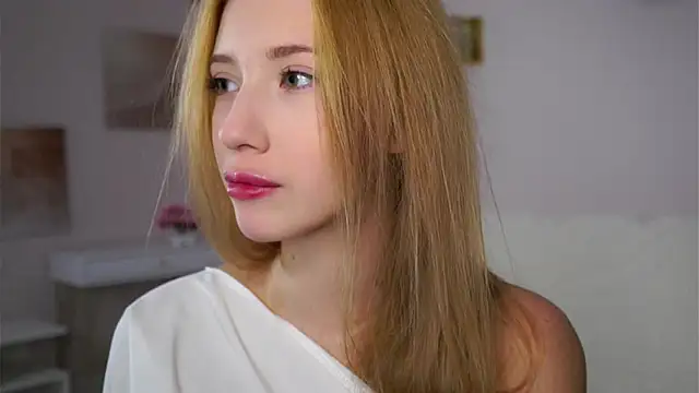 Snapshot of SunnivaCovil chatting on December 3, 2025, 2:49 pm SunnivaCovil online show from December 3, 2025, 2:49 pm