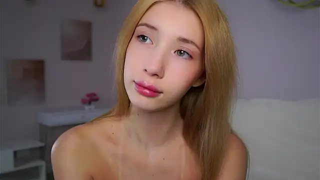 Snapshot of SunnivaCovil chatting on November 18, 2025, 2:53 pm SunnivaCovil online show from November 18, 2025, 2:53 pm