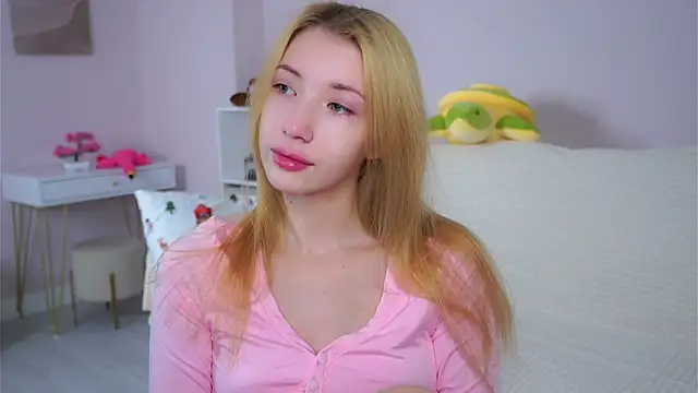 SunnivaCovil online show from February 12, 2026, 2:39 pm