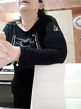 Dolcecurvy online show from April 10, 2026, 2:35 pm