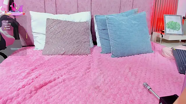 cutie sarax1 online show from November 23, 2025, 1:10 pm