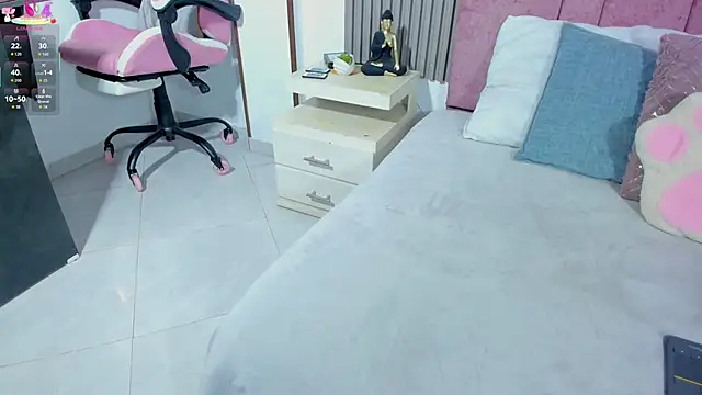 cutie sarax1 online show from November 26, 2025, 1:00 pm