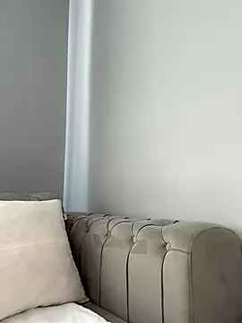 laraaaaaa online show from November 2, 2025, 6:07 am