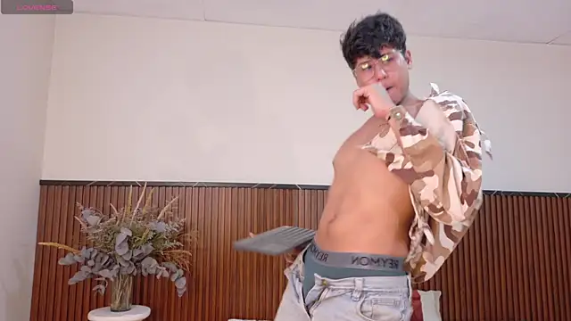 Raiden  Boy online show from March 4, 2025, 10:16 pm