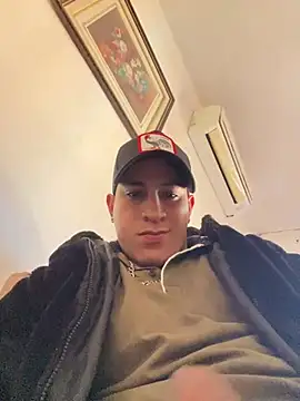 Snapshot of Leandro5523Z chatting on February 19, 2025, 3:05 pm Leandro5523Z online show from February 19, 2025, 3:05 pm