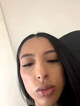 agaataa  online show from November 21, 2025, 12:53 am