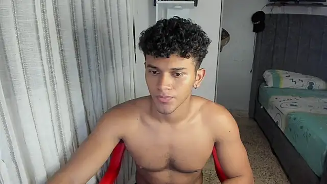 Snapshot of Fox2evans chatting on February 10, 2026, 9:03 pm Fox2evans online show from February 10, 2026, 9:03 pm