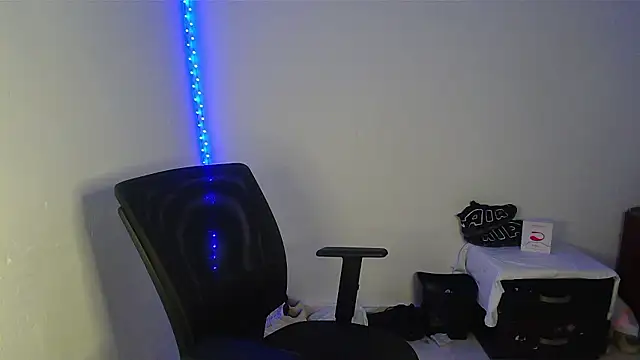 Gooss cum online show from January 18, 2026, 4:38 am