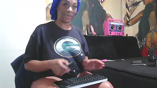 Queenanitadix online show from March 21, 2026, 3:27 pm