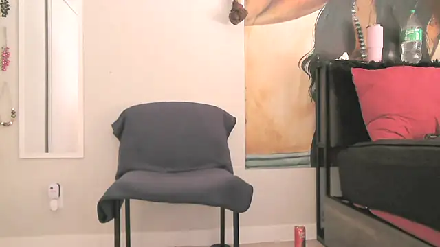 Queenanitadix online show from March 3, 2026, 9:00 pm