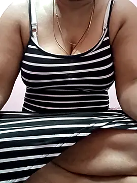 Snapshot of Shivani_7777 chatting on February 21, 2025, 5:53 pm Shivani 7777 online show from February 21, 2025, 5:53 pm