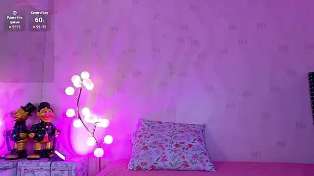 innocenthazel online show from April 17, 2026, 2:58 am