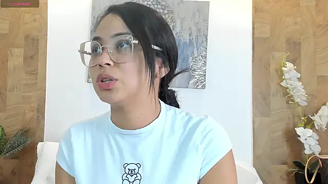 Lucia Brown  online show from June 3, 2026, 10:47 pm