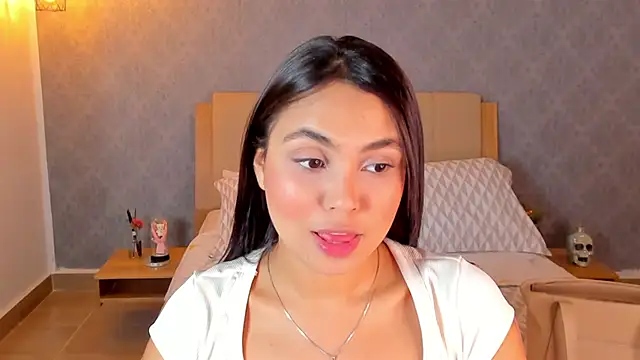 Lucia Brown  online show from November 25, 2025, 7:36 pm