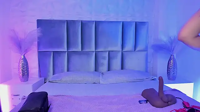 Selene bennet online show from April 14, 2026, 3:44 am