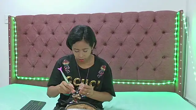 Snapshot of couple_hotfox chatting on March 22, 2025, 1:22 am couple hotfox online show from March 22, 2025, 1:22 am