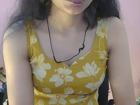 Snapshot of Cute_Pihu01 chatting on February 13, 2026, 10:43 pm Cute Pihu01 online show from February 13, 2026, 10:43 pm