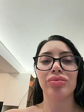 Snapshot of Mia_Splash chatting on July 21, 2026, 7:26 pm Mia Splash online show from July 21, 2026, 7:26 pm