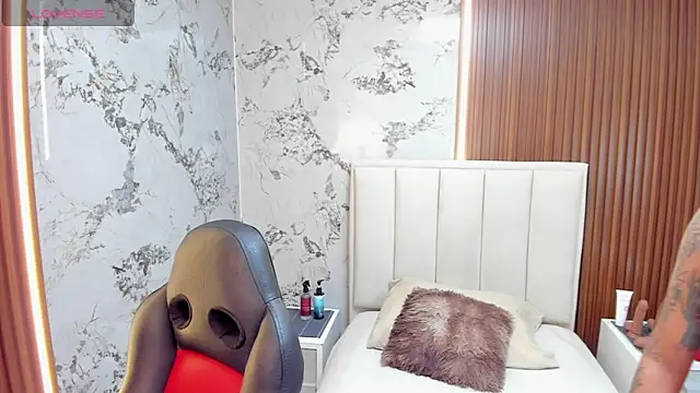 MEGANZARICK online show from March 13, 2026, 3:33 am