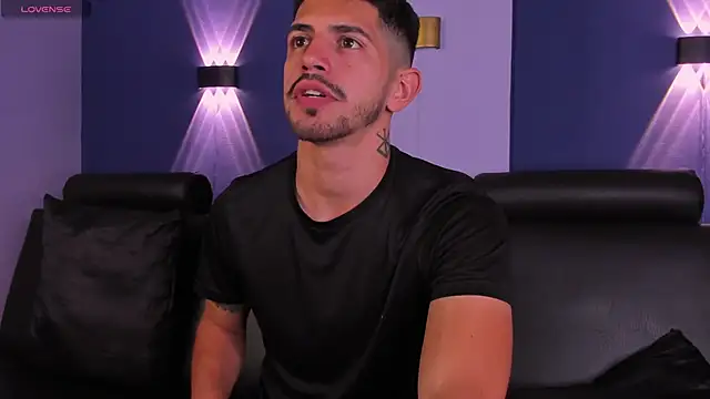 Snapshot of AlejandroStormm chatting on October 1, 2025, 8:13 pm AlejandroStormm online show from October 1, 2025, 8:13 pm