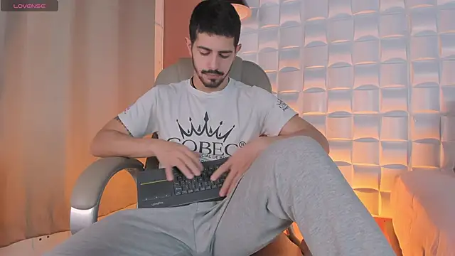 AlejandroStormm online show from March 4, 2026, 10:50 pm