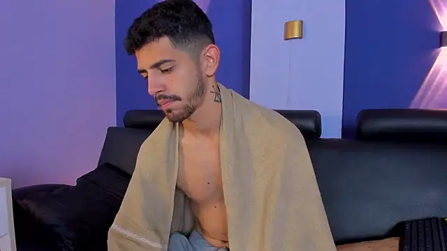 Snapshot of AlejandroStormm chatting on October 7, 2025, 9:27 pm AlejandroStormm online show from October 7, 2025, 9:27 pm