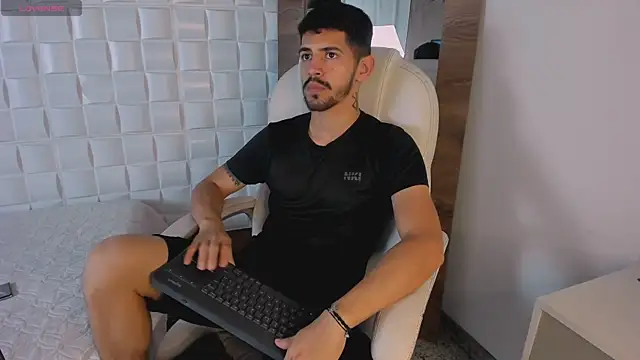 Snapshot of AlejandroStormm chatting on October 13, 2025, 9:16 pm AlejandroStormm online show from October 13, 2025, 9:16 pm