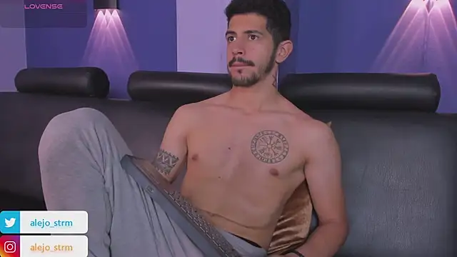 Snapshot of AlejandroStormm chatting on September 17, 2025, 9:39 pm AlejandroStormm online show from September 17, 2025, 9:39 pm