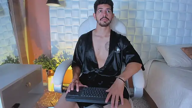 Snapshot of AlejandroStormm chatting on March 18, 2025, 8:26 pm AlejandroStormm online show from March 18, 2025, 8:26 pm