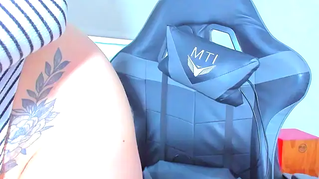 ValeeryRose  online show from April 16, 2026, 9:15 pm